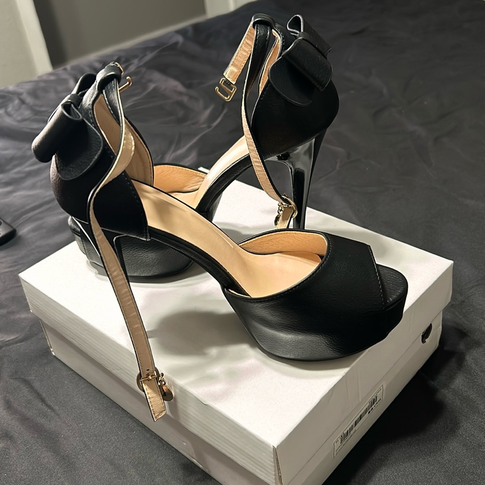 Black high heels never worn
